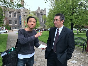 赖建平律师在接受明报记者采访